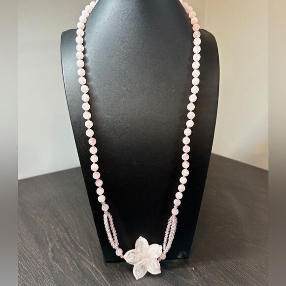 Solid rose quartz beaded and carved flower pendant necklace! - Picture 3 of 11